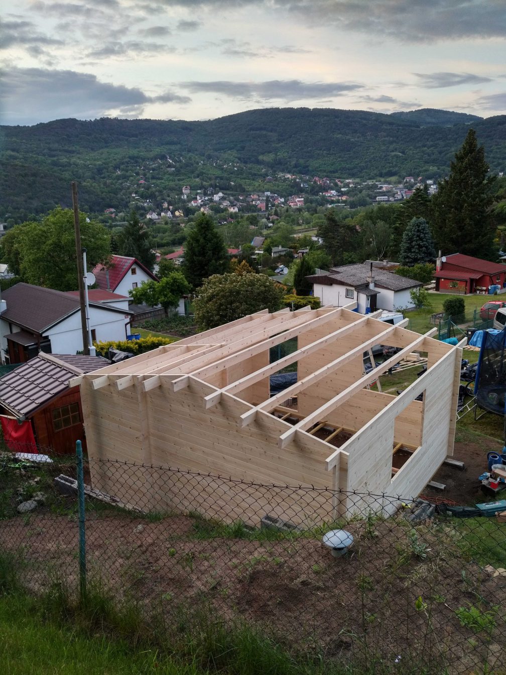 Naše realizace: Dřevěná montovaná chatka Nina 5x5 44mm u Ústí nad Labem
